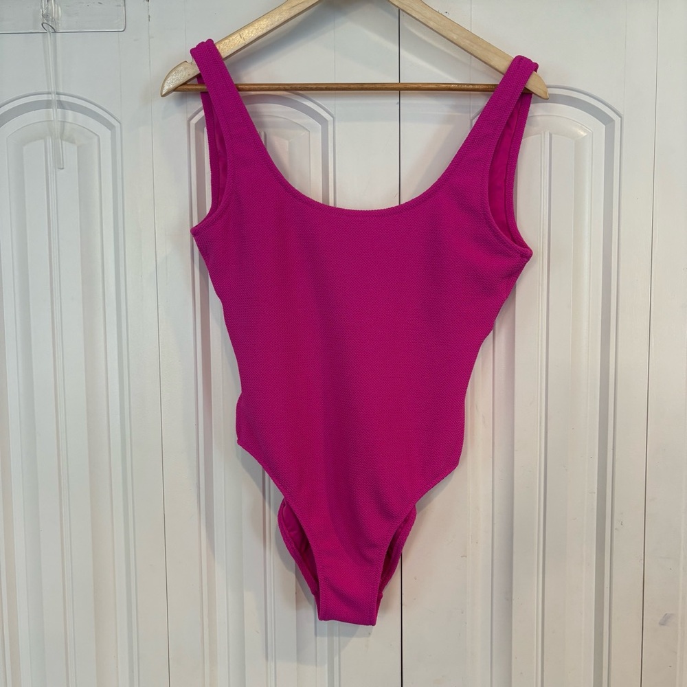 Love‎ & Sports Pink Textured One Piece Swimsuit Size Medium